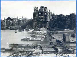 Königsberg (Pr.), Stadtkreis Königsberg  Königsberg (Pr.), Schloßteichbrücke und Stadthalle nach der Zerstörung Königsberg, Zweiter Weltkrieg und das Ende