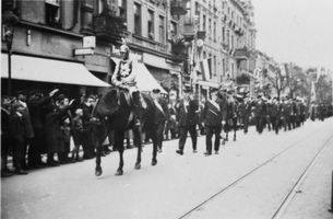 Tilsit, Stadt, Stadtkreis Tilsit Hohe Straße Tilsit, Hohe Str., Umzug am 1. Mai 1933 Tilsit, Veranstaltungen, Feste