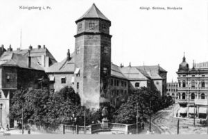 Königsberg (Pr.), Stadtkreis Königsberg  Königsberg, Nordseite des Schloßes mit Haberturm und Herzog Albrecht Denkmal Königsberg, Schloß