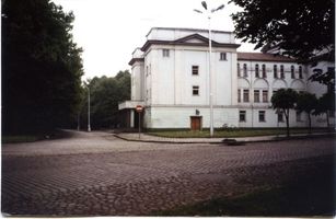 Tilsit, Stadt, Stadtkreis Tilsit Am Anger (sp. Adolf-Hitler-Straße) Tilsit (Советск), Ehemaliges Grenzlandtheater, heute Dramentheater 