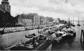 Tilsit, Stadt, Stadtkreis Tilsit  Tilsit, Blick von der Luisenbrücke auf die Memelstr. und den Memelkai IV Tilsit, Schifffahrt