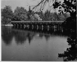 Tilsit, Stadt, Stadtkreis Tilsit  Tilsit, Schlossmühlenteich, Blick vom südwestlichen Ufer auf die Teichbrücke III Tilsit, Teichbrücke