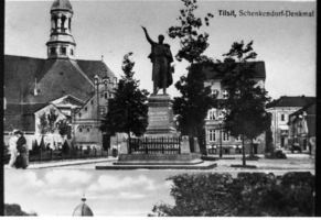 Tilsit, Stadt, Stadtkreis Tilsit Schenkendorfplatz 24 Tilsit, Schenkendorfplatz mit Denkmal und Rathaus XVII 