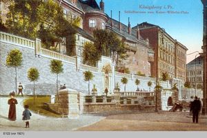 Königsberg (Pr.), Stadtkreis Königsberg Kaiser-Wilhelm-Platz Königsberg, Schloßterrasse vom Kaiser Wilhelm Platz (coloriert) Königsberg, Schloß