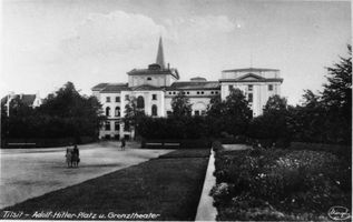 Tilsit, Stadt, Stadtkreis Tilsit Adolf-Hitler-Straße (fr. Am Anger) Tilsit, Adolf-Hitler-Platz und Grenzlandtheater Tilsit, Theater