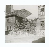 Tilsit, Stadt, Stadtkreis Tilsit Grabenstraße 5 Tilsit, Grabenstraße, zerstörtes Haus, links anschließend die Hefefabrik mit Teil des Schornsteines 