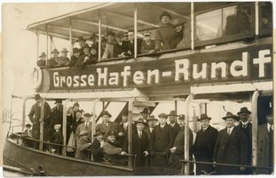 Königsberg (Pr.), Stadtkreis Königsberg  Königsberg, Mannschaft des Baltenverbandes bei Hafenrundfahrt in Hamburg 