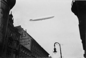 Tilsit, Stadt, Stadtkreis Tilsit  Tilsit, Luftschiff LZ 129  Hindenburg  über der Stadt IV 