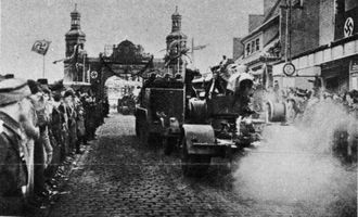 Tilsit, Stadt, Stadtkreis Tilsit  Tilsit, Einrücken der Wehrmacht ins Memelland über die Königin-Luise-Brücke Tilsit, Luisen-Brücke, Portale und Grenzkontrollstellen