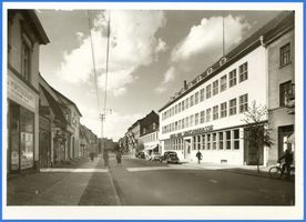 Gumbinnen, Stadt, Kreis Gumbinnen Hermann-Göring-Straße (fr. Sodeiker Straße) Gumbinnen, Hermann-Göring-Straße mit Sparkasse 