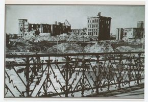 Königsberg (Pr.), Stadtkreis Königsberg  Königsberg, Blick von der Holzbrücke auf das zerstörte Schloß Königsberg, Zweiter Weltkrieg und das Ende