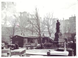 Königsberg (Pr.), Stadtkreis Königsberg Kaiser-Wilhelm-Platz Königsberg (Pr.), Kaiser- Wilhelm-Platz und Bismarckdenkmal nache dem Angriff durch die Sowjetische Armee 