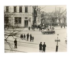 Tilsit, Stadt, Stadtkreis Tilsit Am Hohen Tor Tilsit, Am Hohen Tor, Anfang 1940 ziehen Miltärkolonnen in Tilsit ein 