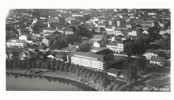 Tilsit, Stadt, Stadtkreis Tilsit Fabrikstraße Tilsit, Fabrikstraße zwischen Polizeidirektion und katholischer Kirche, Luftbild II Tilsit, südliche Innenstadt nördl. Schloßmühlenteich, westl. Teil zwischen Clausiusstr. (inkl.) und Wasserstr. (exkl.)