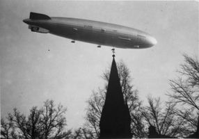 Tilsit, Stadt, Stadtkreis Tilsit  24 Tilsit, Luftschiff LZ 129  Hindenburg  über der Stadt III 