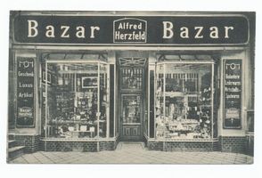 Tilsit, Stadt, Stadtkreis Tilsit Hohe Straße 23 Tilsit, Hohe Str. 23, Bazar Alfred Herzfeld Tilsit, Hohe Str. zwischen Langgasse und Wasserstr., nördlicher Teil (Nr. 14-32)