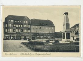 Angerapp, Stadt, Kreis Angerapp  Darkehmen, Markt mit Kriegerdenkmal V 