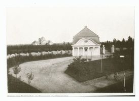 Tilsit, Stadt, Stadtkreis Tilsit  Tilsit, Eingang zum Waldfriedhof im Hintergrund das Krematorium 