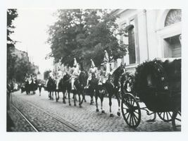 Tilsit, Stadt, Stadtkreis Tilsit Hohe Straße Tilsit, Heimatfest 22.-24.08.1930, Reiter in historischen Uniformen im Festumzug 