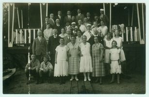 Kuckerneese, Ort, Kreis Elchniederung Am Markt Kuckerneese, Ernst Müller unterwegs mit dem Post-Sportverein Gumbinnen Kuckerneese, Personenbilder