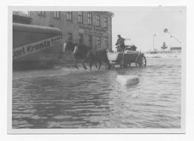 Tilsit, Stadt, Stadtkreis Tilsit Memelstraße 5 Tilsit, Memelstraße 5, Hochwasser 1942 vor der Schiffer-Transport-Genossenschaft 