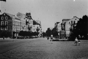 Tilsit, Stadt, Stadtkreis Tilsit  Tilsit, Blick vom Hohen Tor in die ehemalige Hohe Straße (heute: Straße des Sieges) I Tilsit, Hohe Str. vom Hohen Tor zur Langgasse, südlicher Teil (Nr. 45-56)