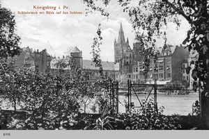 Königsberg (Pr.), Stadtkreis Königsberg  Königsberg, Schloßteich mit Blick auf das Schloß aus einem Garten 