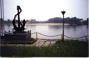 Tilsit, Stadt, Stadtkreis Tilsit  Tilsit (Советск), Am Memelufer, am jenseitigen Ufer fehlt das Restaurant  Brückenkopf  