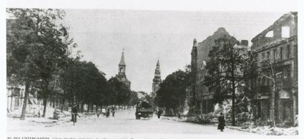 Tilsit, Stadt, Stadtkreis Tilsit Deutsche Straße Tilsit, Die Deutsche Str. mit der Deutsch-Ordenskirche und dem Rathaus nach der Zerstörung Ostpreußen, Zweiter Weltkrieg und das Ende