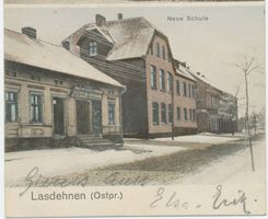 Haselberg (Ostpr.), Kreis Schloßberg  Lasdehnen, Neue Schule, links Bau- u. Wirtschaftsklempnerei 