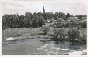 Haselberg (Ostpr.), Kreis Schloßberg  Haselberg (Ostpr.), Blick von der Wassermühle Brachvogel auf den Ort 