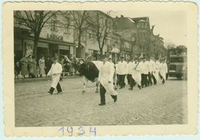 Kuckerneese, Ort, Kreis Elchniederung Am Markt Kuckerneese, Umzug der Schlachterinnung 1934 Kuckerneese, Personenbilder