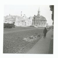 Tilsit, Stadt, Stadtkreis Tilsit Schenkendorfplatz Tilsit, Schenkendorfplatz mit Rathaus und Blaurockschem Haus nach der Zerstörung Tilsit, Blaurocksches Haus