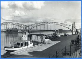 Tilsit, Stadt, Stadtkreis Tilsit  Tilsit, Blick vom Hafen auf die Luisen-Brücke Tilsit, Kai-Anlagen und Memelstr.