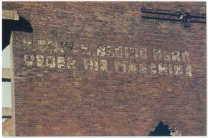 Königsberg (Pr.), Stadtkreis Königsberg  Königsberg (Pr.), Schlageterhaus, Wand mit alter Aufschrift Königsberg, Ostmesse
