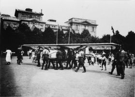 Tilsit, Stadt, Stadtkreis Tilsit Adolf-Hitler-Straße (fr. Am Anger) Tilsit, Segelflugzeug auf dem Anger Tilsit, Bereich 