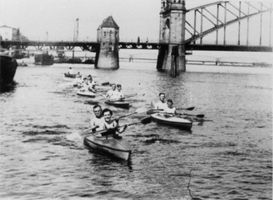 Tilsit, Stadt, Stadtkreis Tilsit  Tilsit, Zweier-Kajaks auf der Memel an der Königin-Luise-Brücke Tilsit, Sportvereine