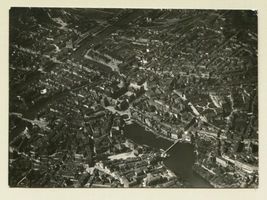 Königsberg (Pr.), Stadtkreis Königsberg  Königsberg (Pr.), Luftbild, Blick über den Schloßteich nach Südwesten Königsberg, Stadtteil Altstadt (Umgebung des Schlosses)